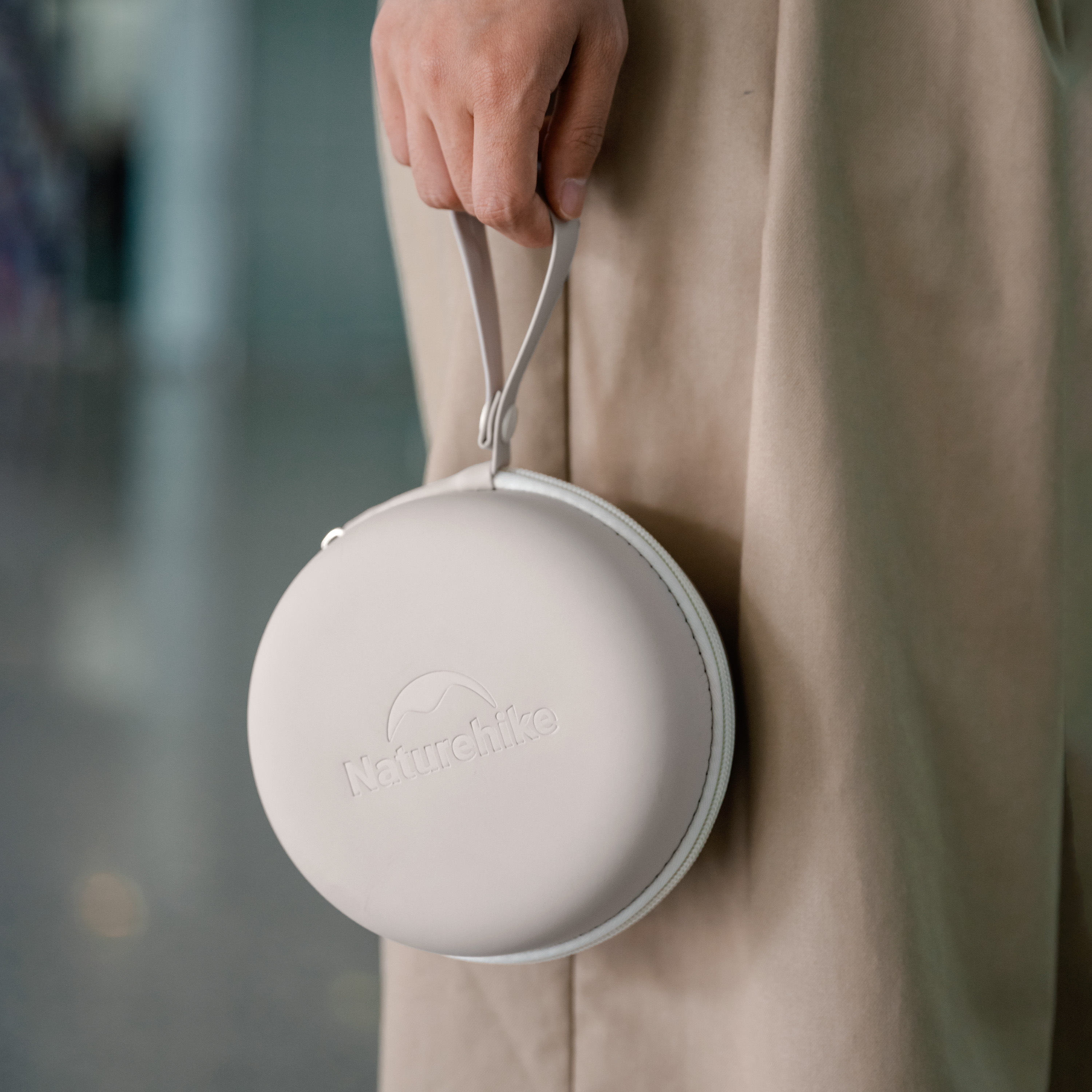 Naturehike cestovní polštářek za krk z paměťové pěny 460g - šedý